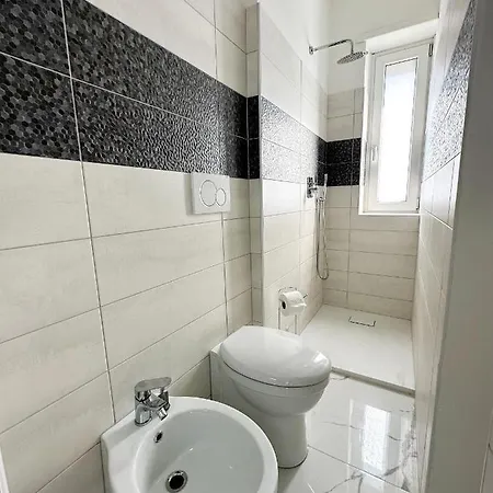 Wh Tommy- Attico Monolocale Con Parcheggio Gratuito E Grande Terrazza - A 5 Minuti Dal Centro - Wifi Apartman *