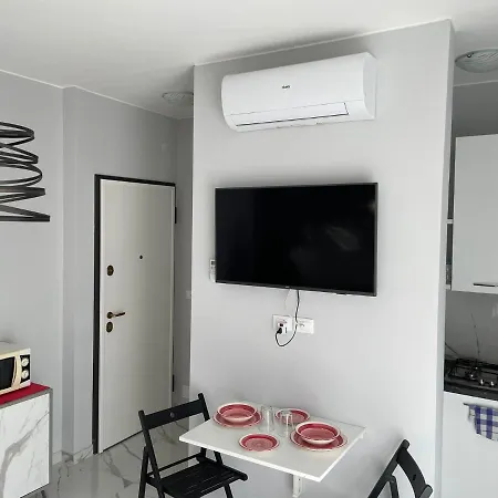 Wh Tommy- Attico Monolocale Con Parcheggio Gratuito E Grande Terrazza - A 5 Minuti Dal Centro - Wifi Apartmán