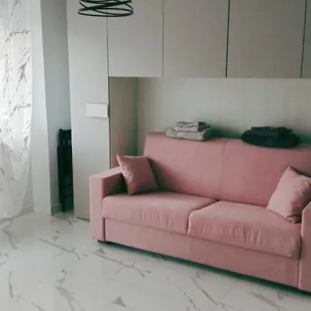 Apartmán Wh Tommy- Attico Monolocale Con Parcheggio Gratuito E Grande Terrazza - A 5 Minuti Dal Centro - Wifi *