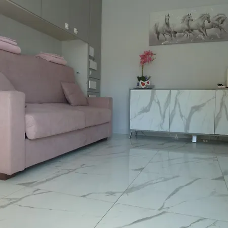 Wh Tommy- Attico Monolocale Con Parcheggio Gratuito E Grande Terrazza - A 5 Minuti Dal Centro - Wifi * Sanremo