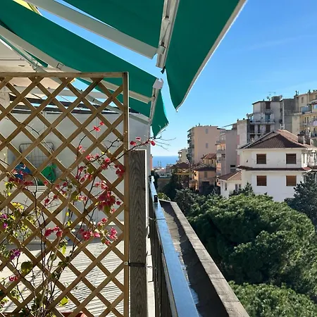 Апартаменты Wh Tommy- Attico Monolocale Con Parcheggio Gratuito E Grande Terrazza - A 5 Minuti Dal Centro - Wifi