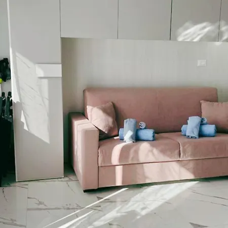 Wh Tommy- Attico Monolocale Con Parcheggio Gratuito E Grande Terrazza - A 5 Minuti Dal Centro - Wifi