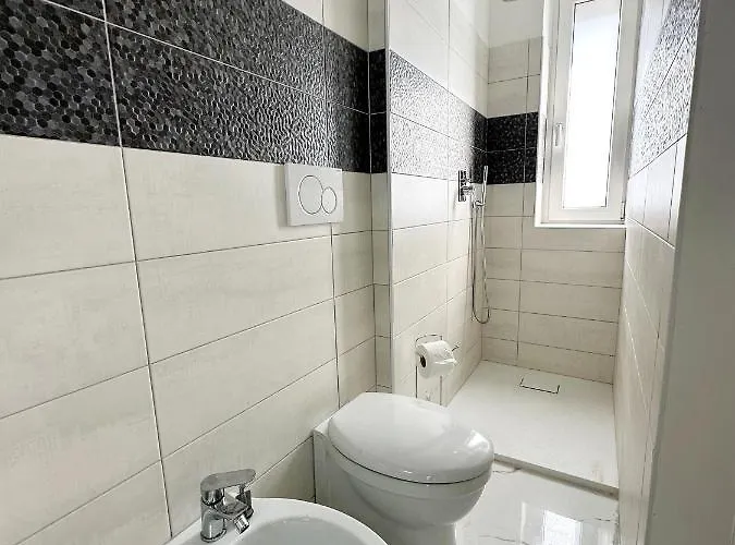 Wh Tommy- Attico Monolocale Con Parcheggio Gratuito E Grande Terrazza - A 5 Minuti Dal Centro - Wifi Daire *