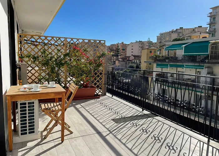 Daire Wh Tommy- Attico Monolocale Con Parcheggio Gratuito E Grande Terrazza - A 5 Minuti Dal Centro - Wifi Sanremo