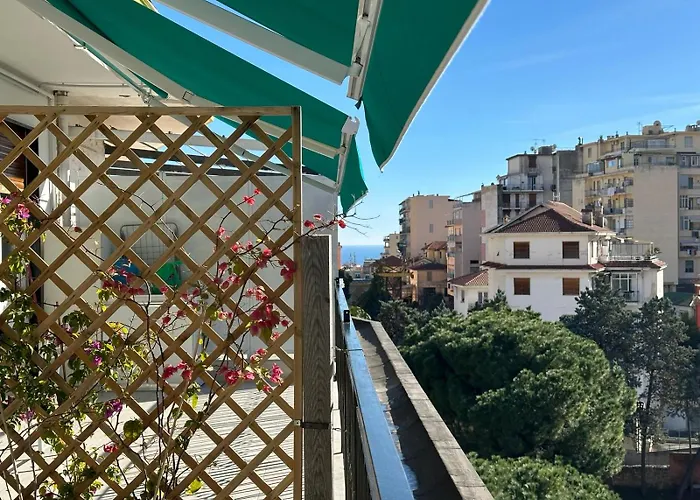 公寓 Wh Tommy- Attico Monolocale Con Parcheggio Gratuito E Grande Terrazza - A 5 Minuti Dal Centro - Wifi